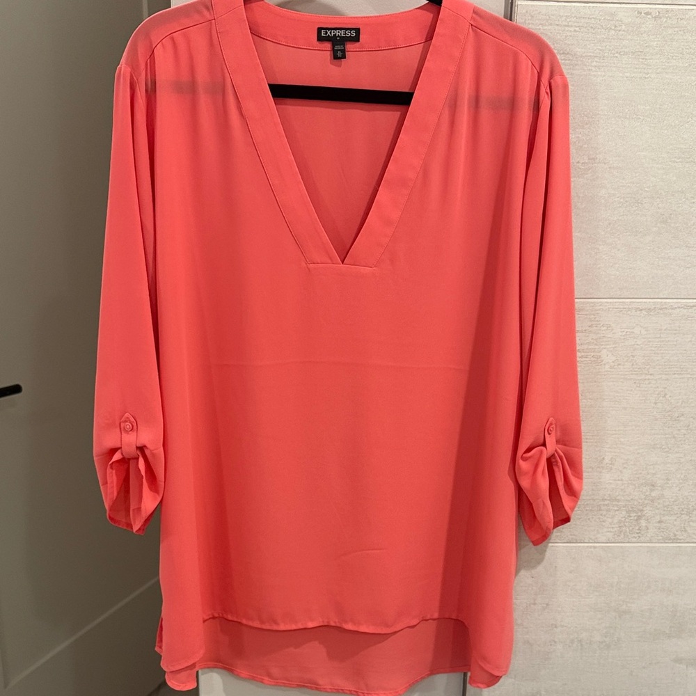 🧡 EXPRESS FLOWY V-NECK CORAL TOP